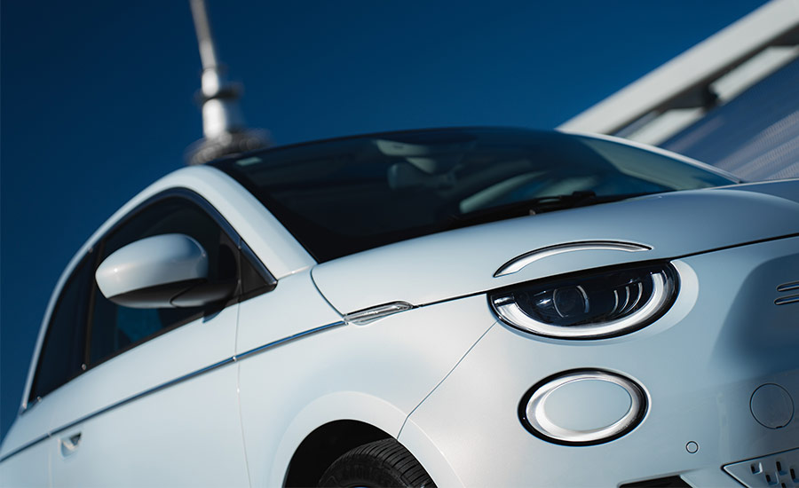 close up front grille of a fiat