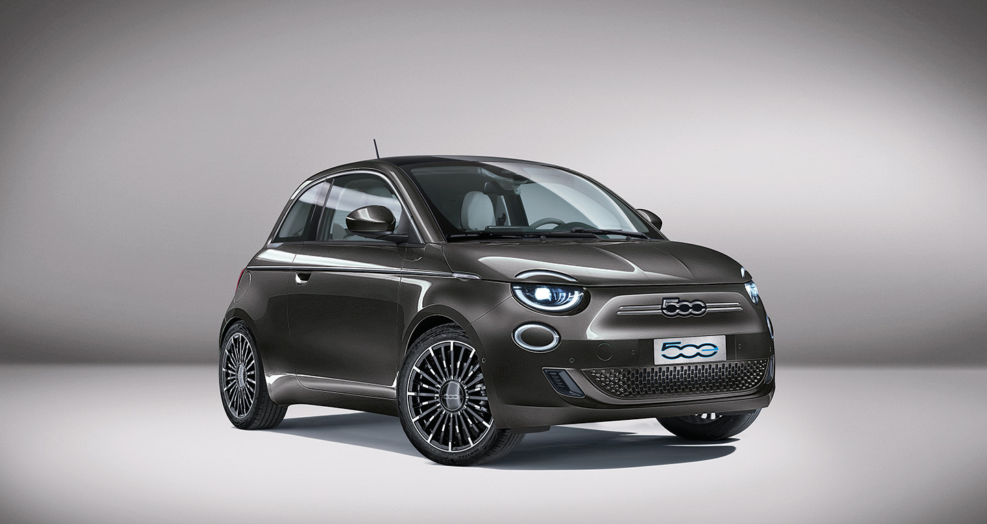 Front 3/4 render of a fiat with Onyx Black paint